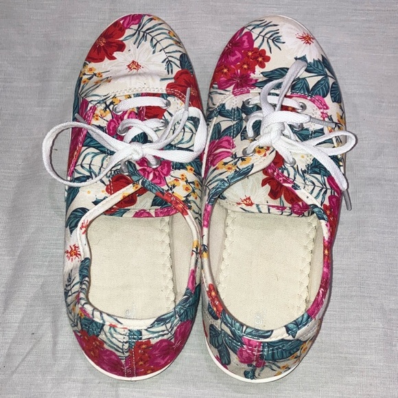 Size 10 women’s Low-Top Sneakers with Floral canvas Print - cushy insoles - Picture 12 of 12